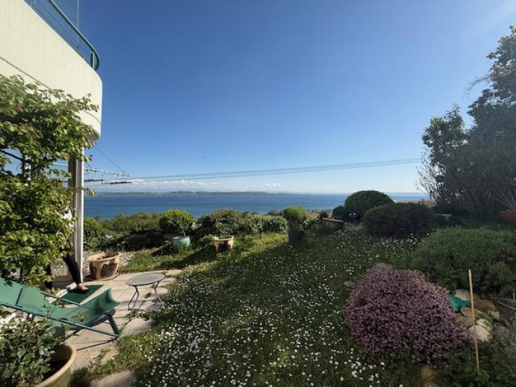 Appartement de 5.5 pièces avec magnifique vue sur le lac et les Alpes