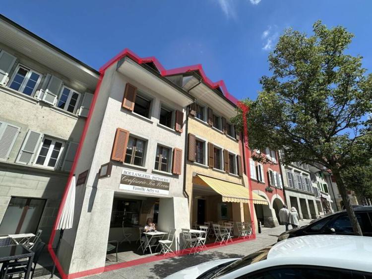IMMEUBLE LOCATIF AVEC SURFACE COMMERCIALE AU CENTRE VILLE