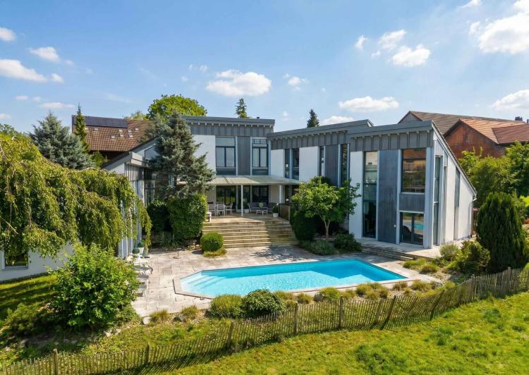 Villa d’architecte contemporaine de 7.5 pièces avec piscine