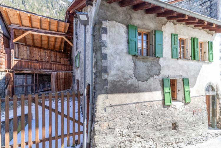 Authentique maison villageoise du 18ème avec espaces extérieurs
