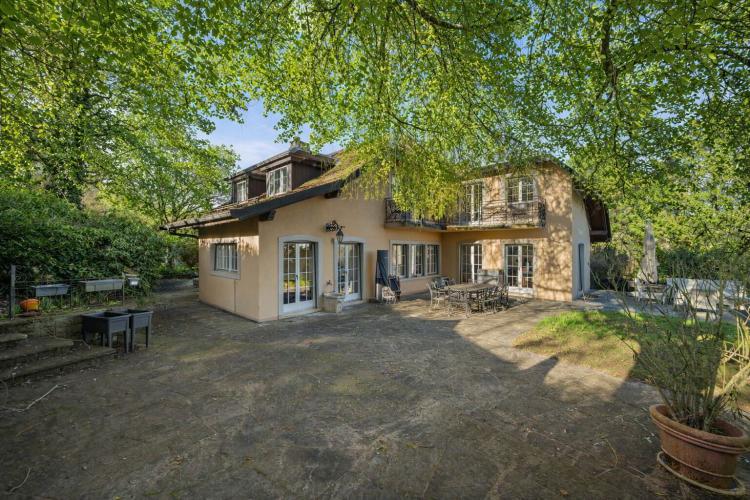 Superbe propriété dans un écrin de verdure avec vue lac à Aubonne