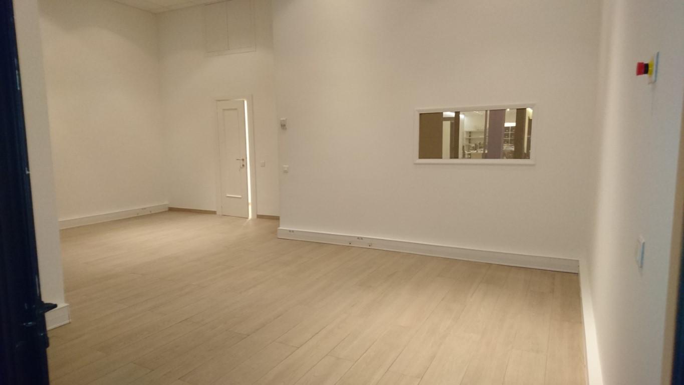 GRAND BUREAU AVEC VITRINE