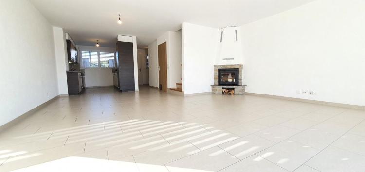 À 12 minutes de l'arrêt M2 Croisette. Villa 5.5 pcs à vendre