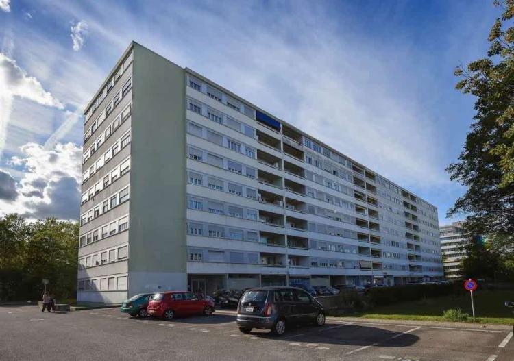 Wohnung mit 4.5 Zimmern im 3. Stock, mitten im Herzen von Onex