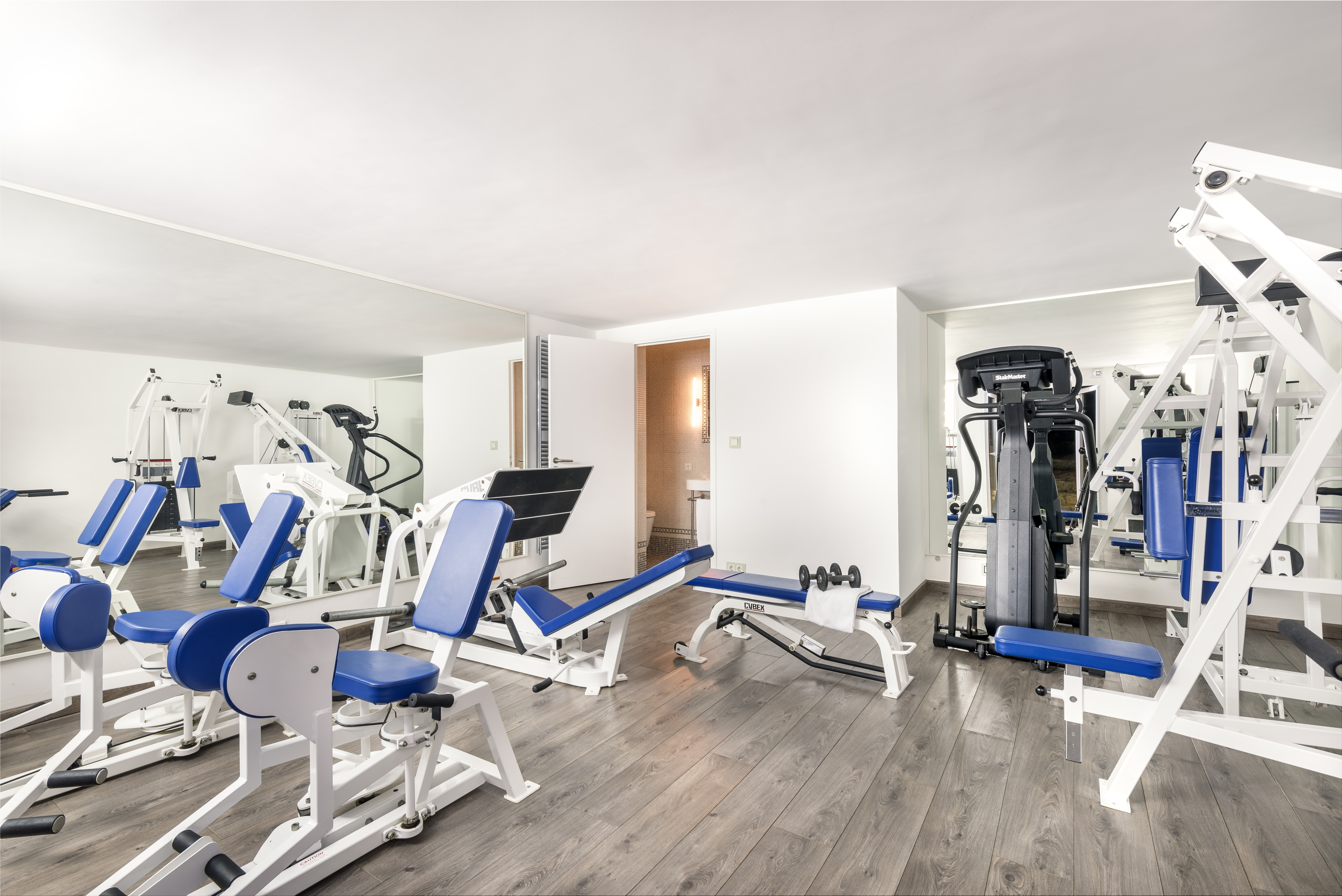 Zv8II_villa-monaco-19.gym-1646045206.jpg