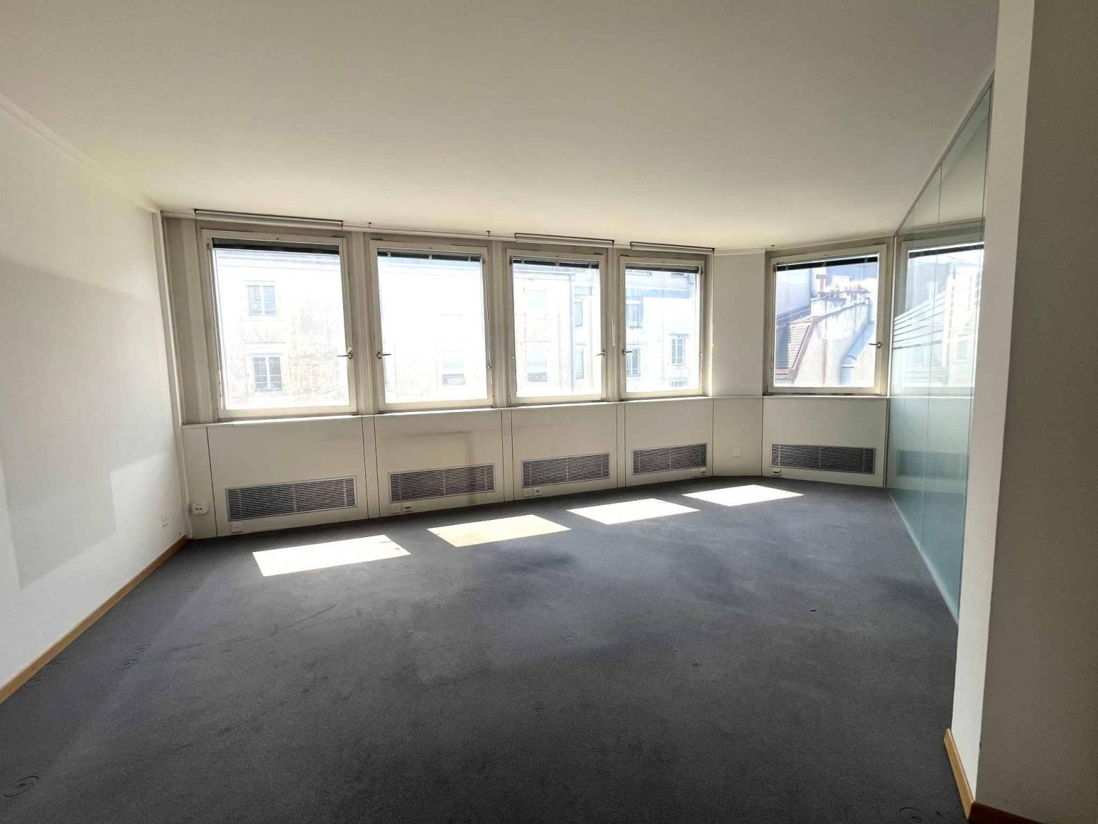 Bureaux 367m2 - Centre-Ville - courte durée